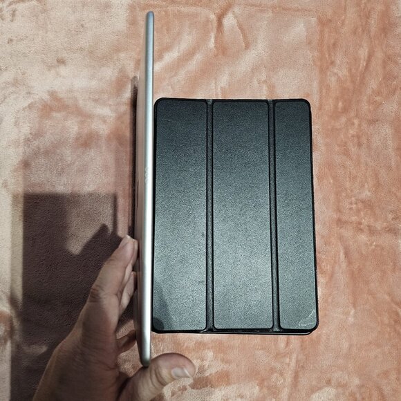 Apple iPad Air 3 3rd Gen 64GB Silver Wifi Tablet w/ Accessories Works - Picture 13 of 16